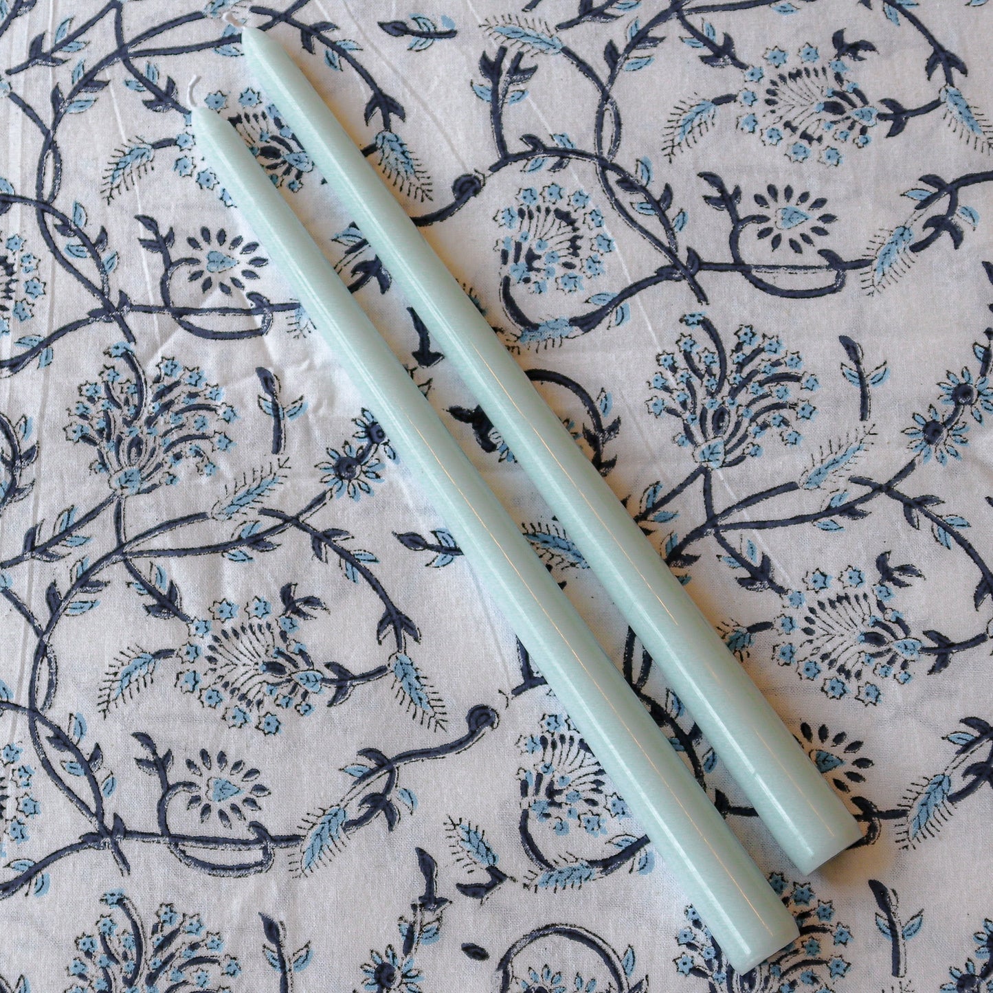 Bougie conique extra haute en forme de nuage bleu bébé (1 boîte de 25 bougies)