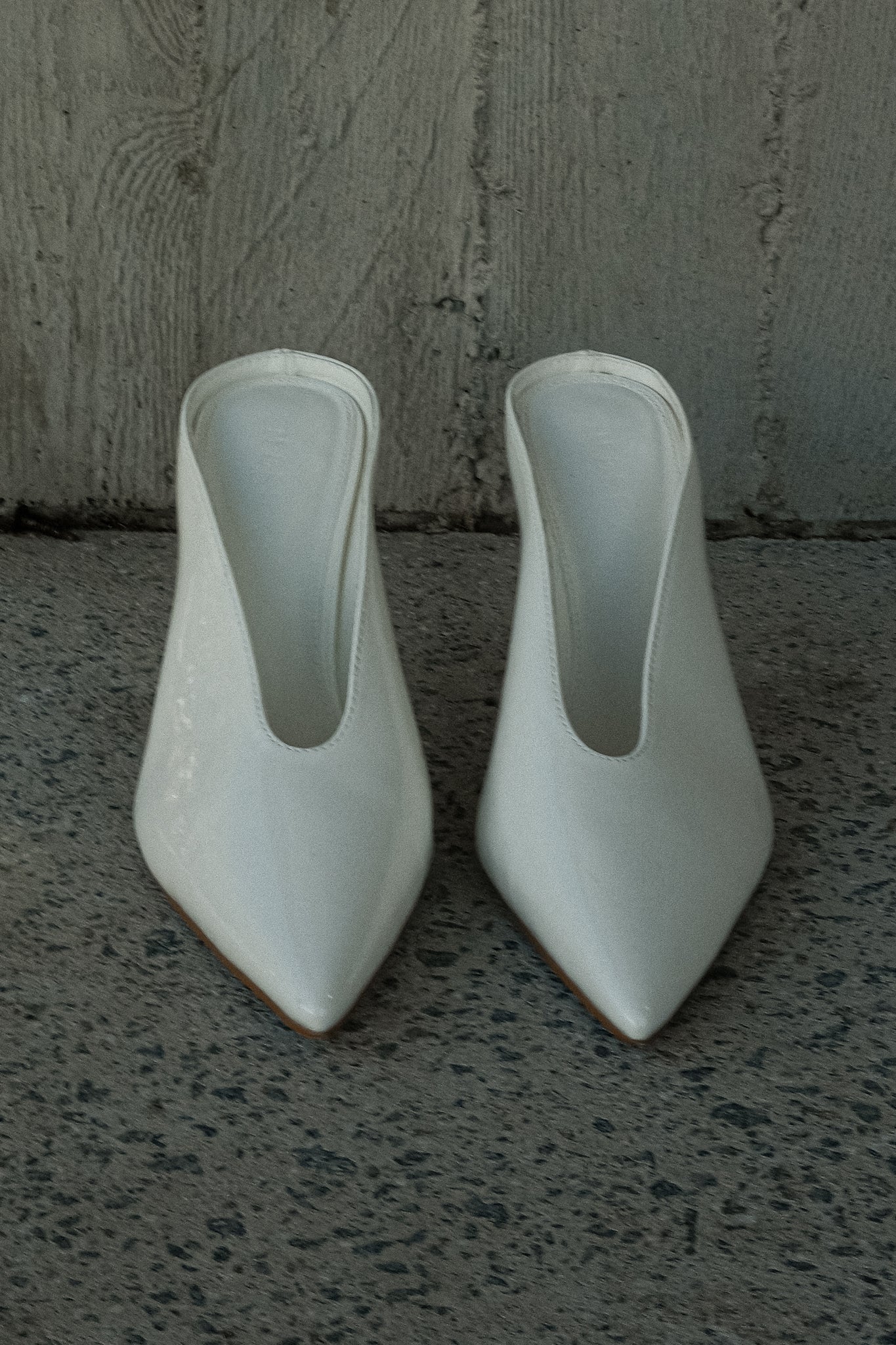 Emerson - Chaussures à bout pointu en simili cuir verni - Ivoire