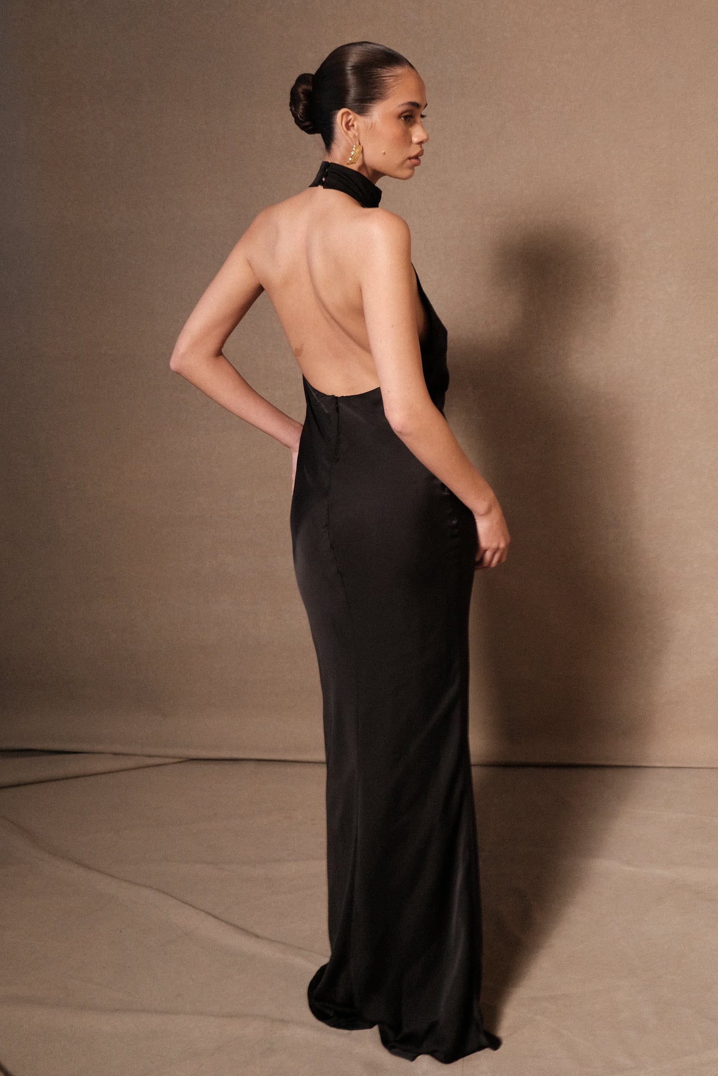 Robe Maxi Belladonna en Satin avec Décolleté Halter - Noir