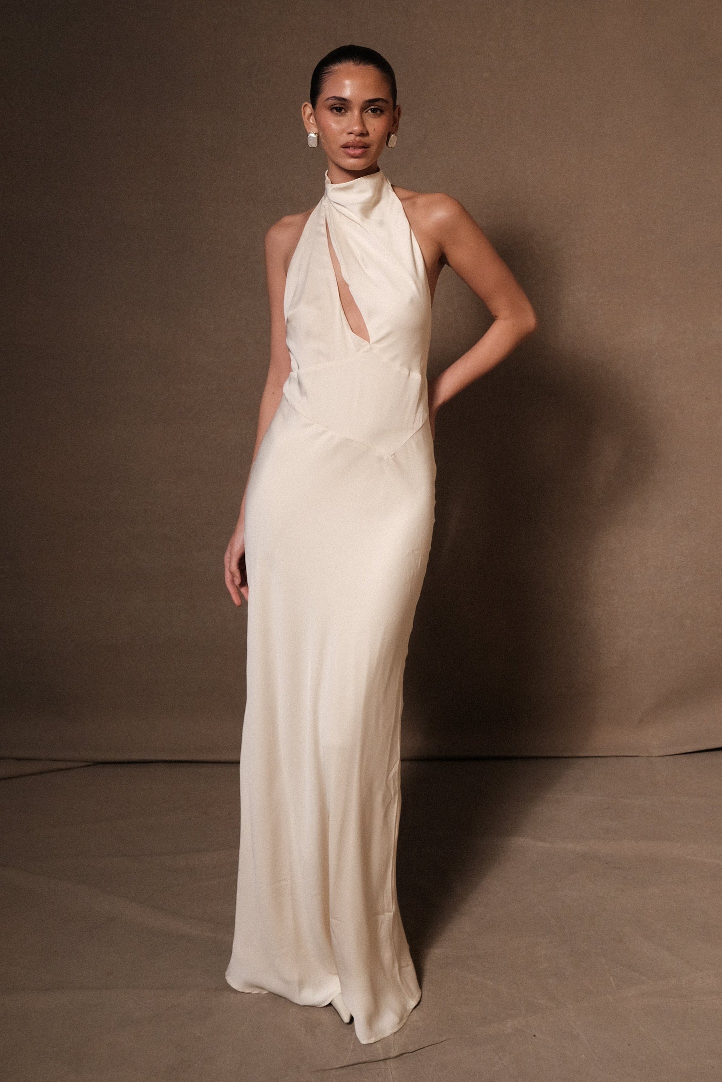 Robe Maxi Belladonna en Satin avec Décolleté Croisé - Ivoire