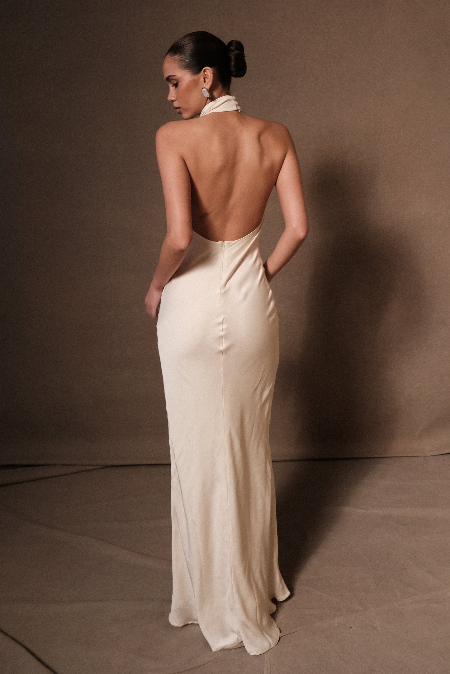 Robe Maxi Belladonna en Satin avec Décolleté Croisé - Ivoire