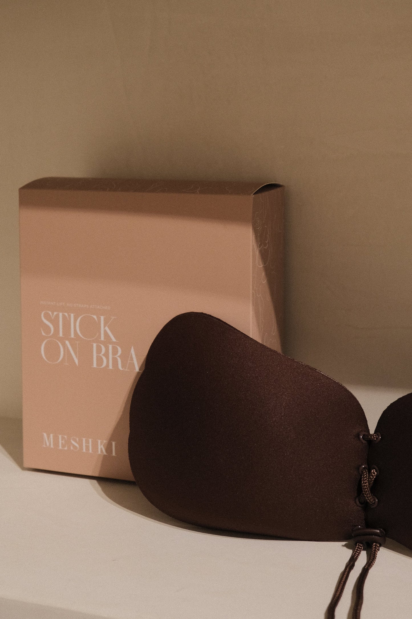 Stick It! Soutien-gorge adhésif sans bretelles - Marron