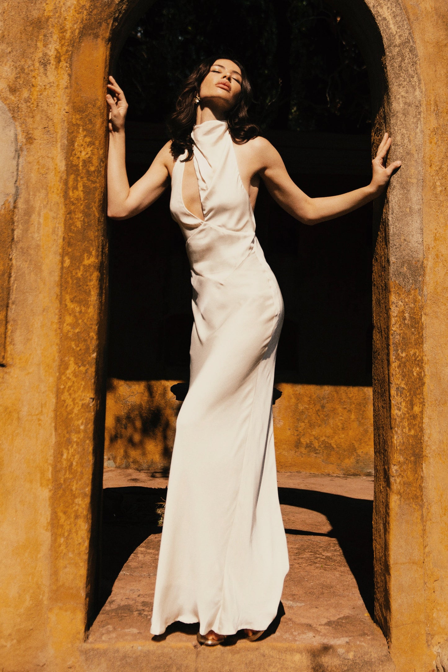 Robe Maxi Belladonna en Satin avec Décolleté Croisé - Ivoire