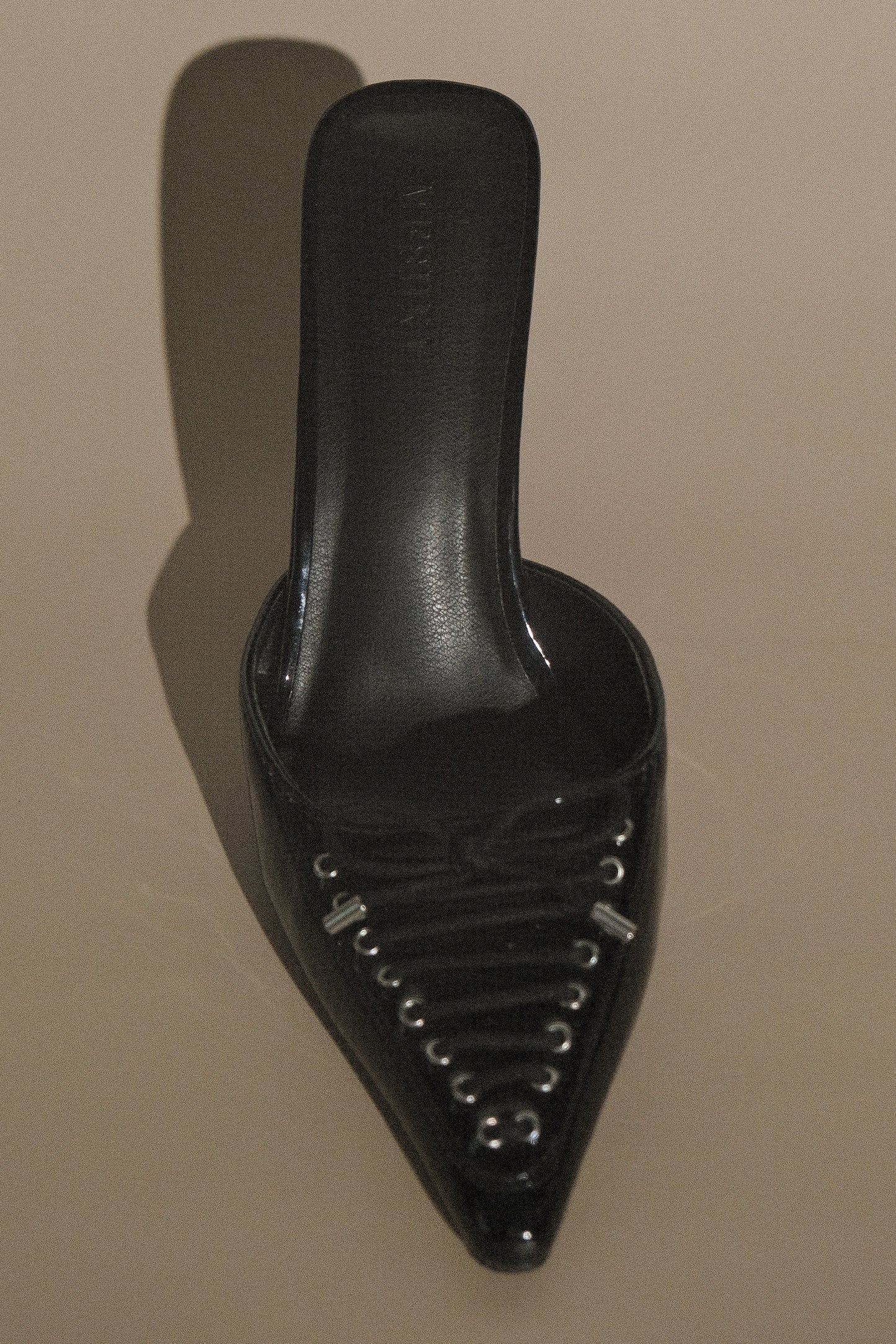 Joanne - Chaussures à talons à lacets en cuir verni - Noir