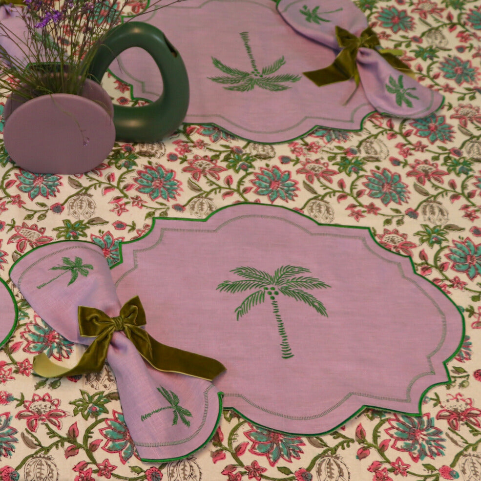Serviettes en lin Mirage Jeweled Lilas avec broderie et bordure vertes (lot de 4)