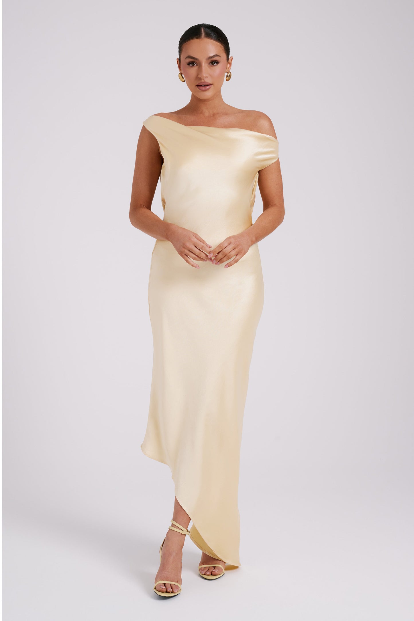 Robe Maxi Yvette à Bretelles avec Emmanchure Asymétrique - Couleur Beurre
