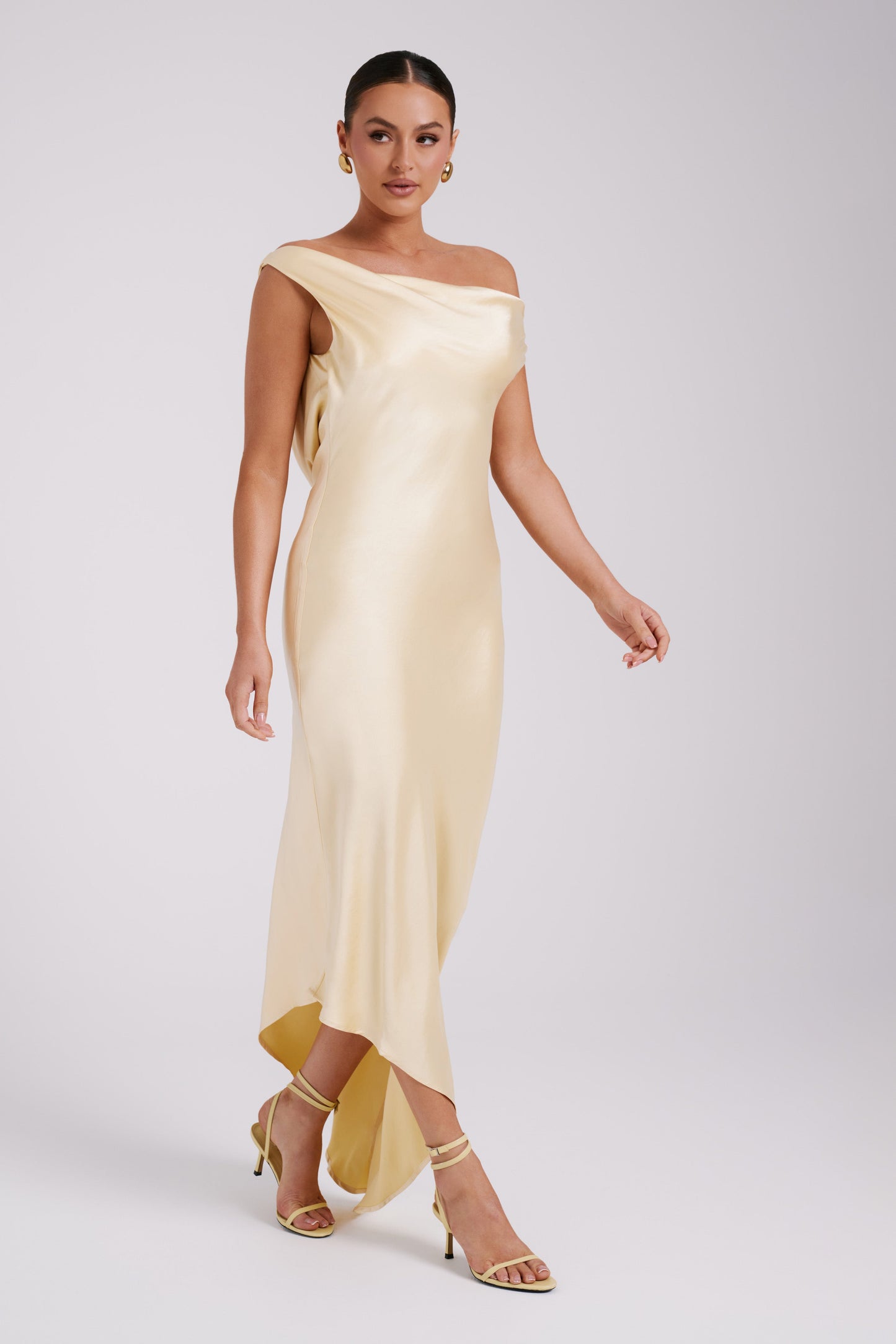 Robe Maxi Yvette à Bretelles avec Emmanchure Asymétrique - Couleur Beurre