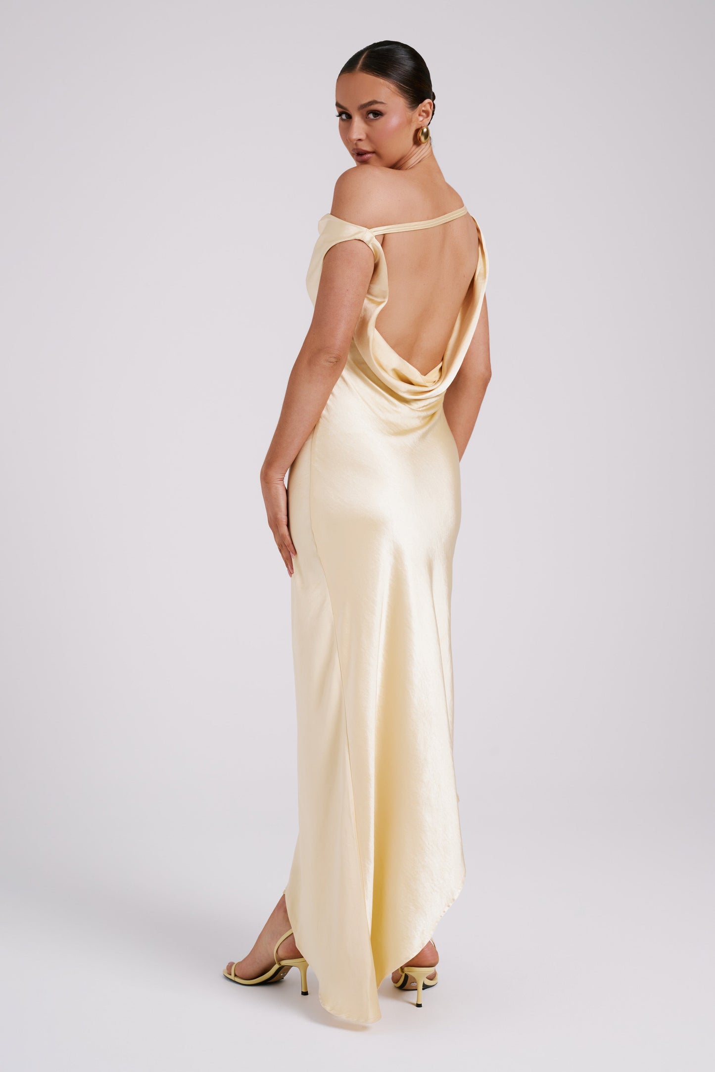 Robe Maxi Yvette à Bretelles avec Emmanchure Asymétrique - Couleur Beurre