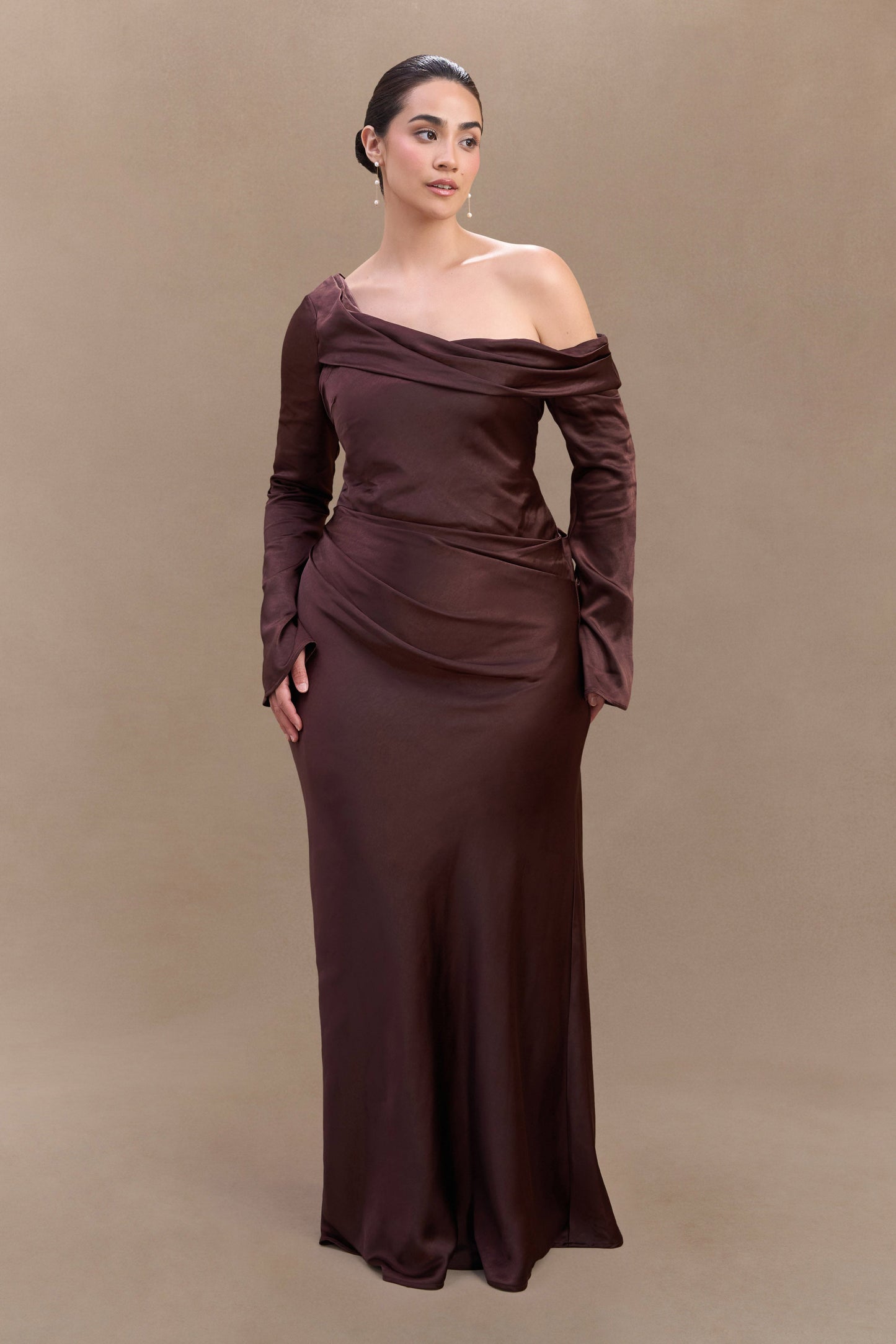 Iris Robe Maxi Satin à Manches Longues - Chocolat Noir