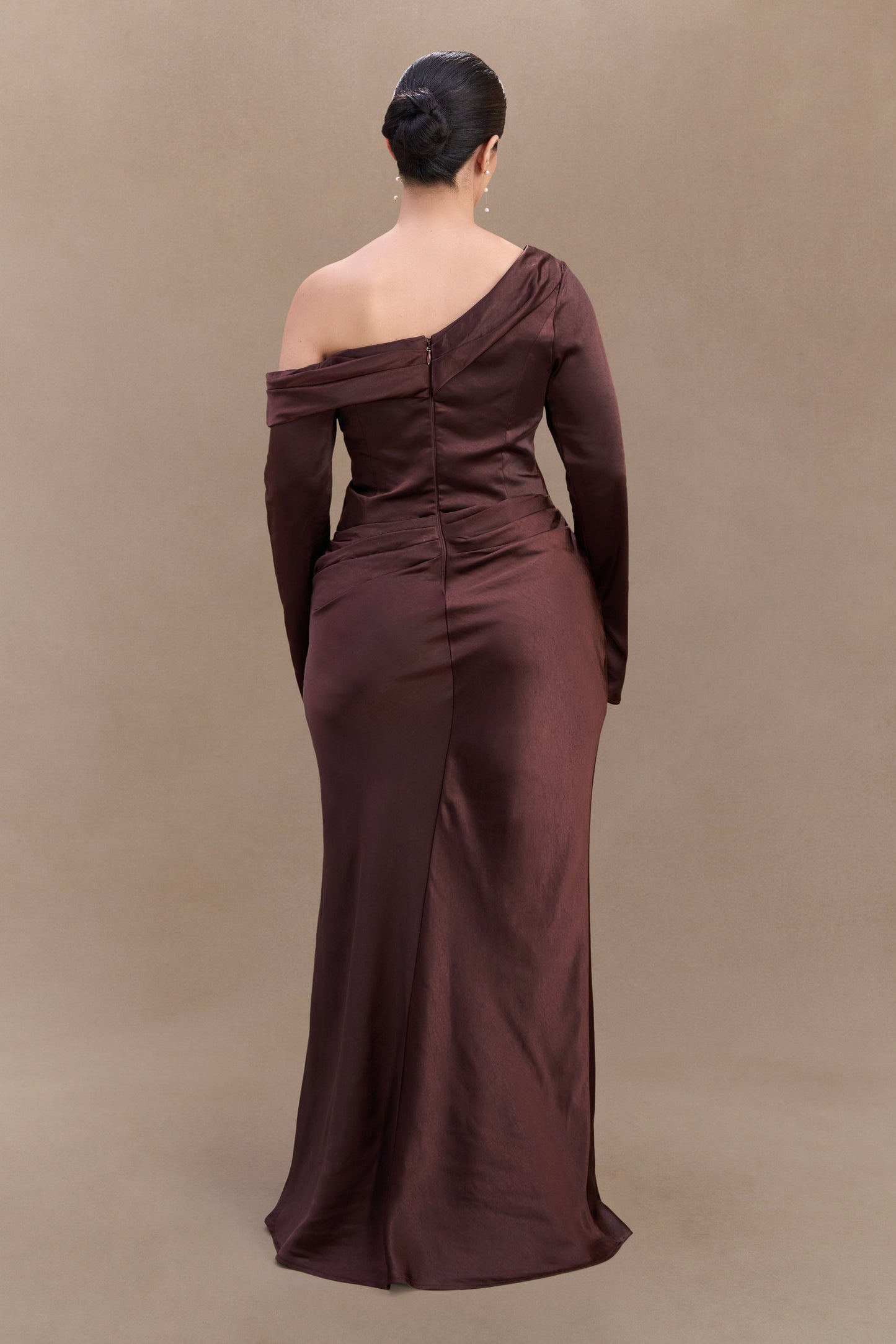 Iris Robe Maxi Satin à Manches Longues - Chocolat Noir