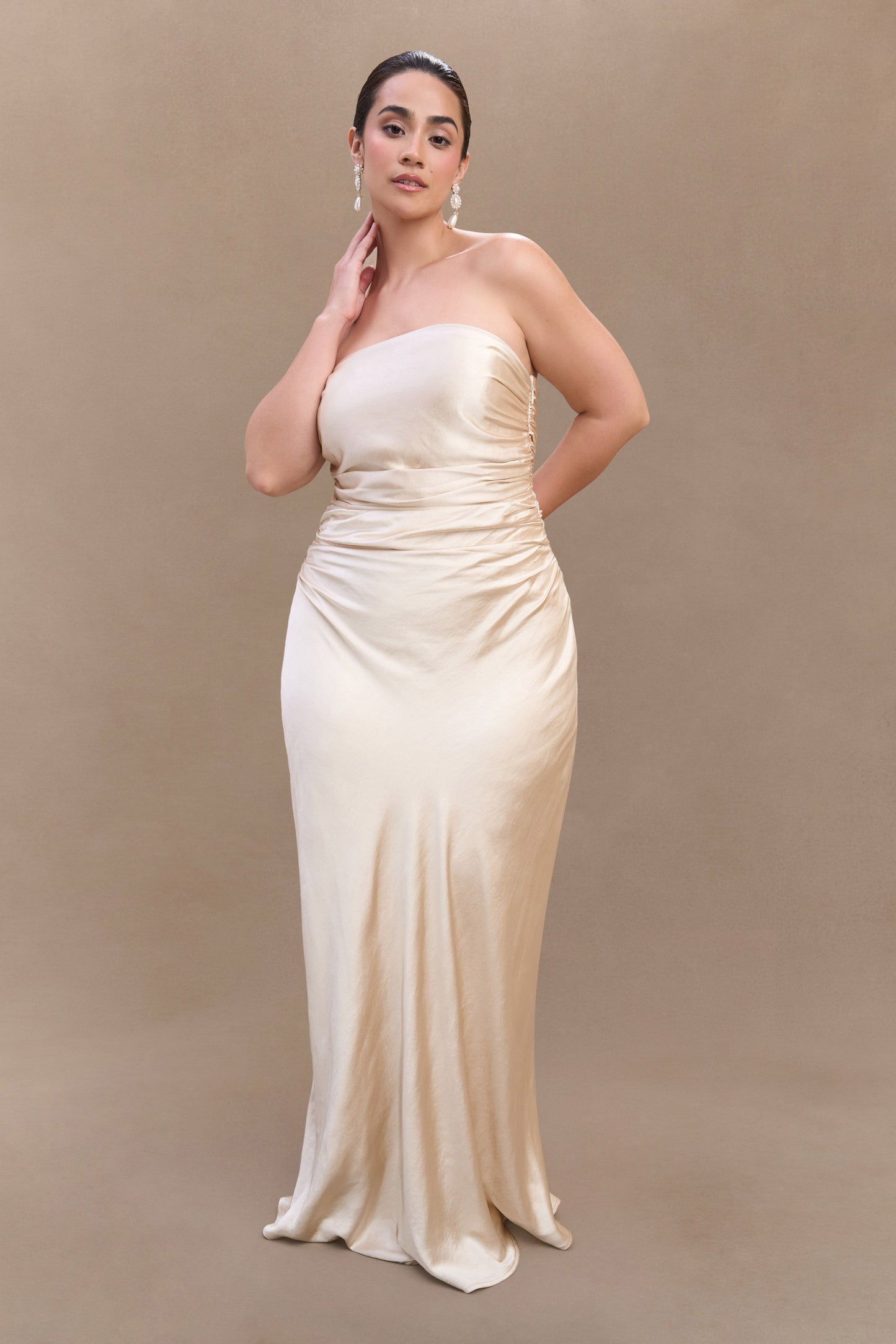 Robe longue satinée sans bretelles Cedar - Or rosé