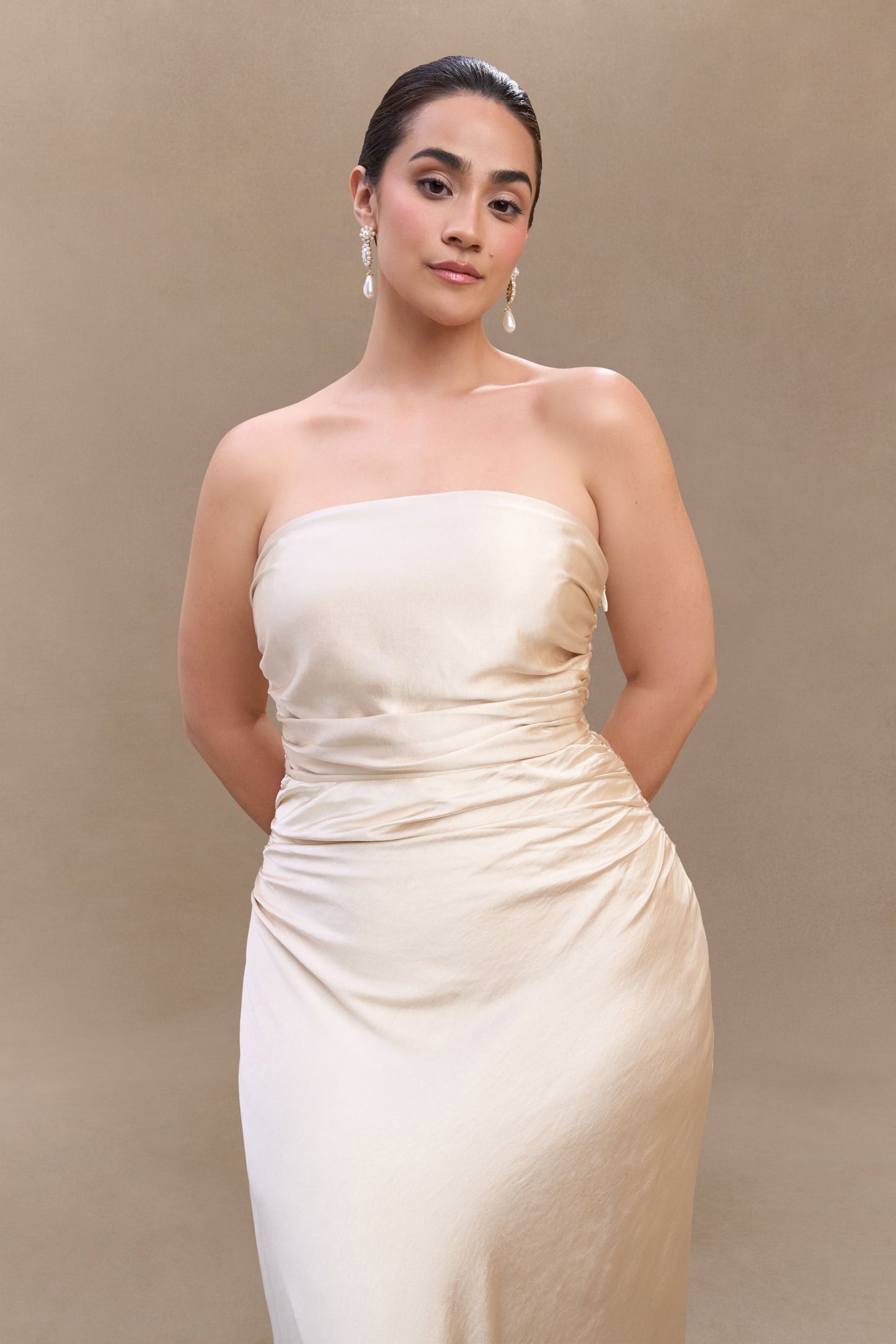 Robe longue satinée sans bretelles Cedar - Or rosé