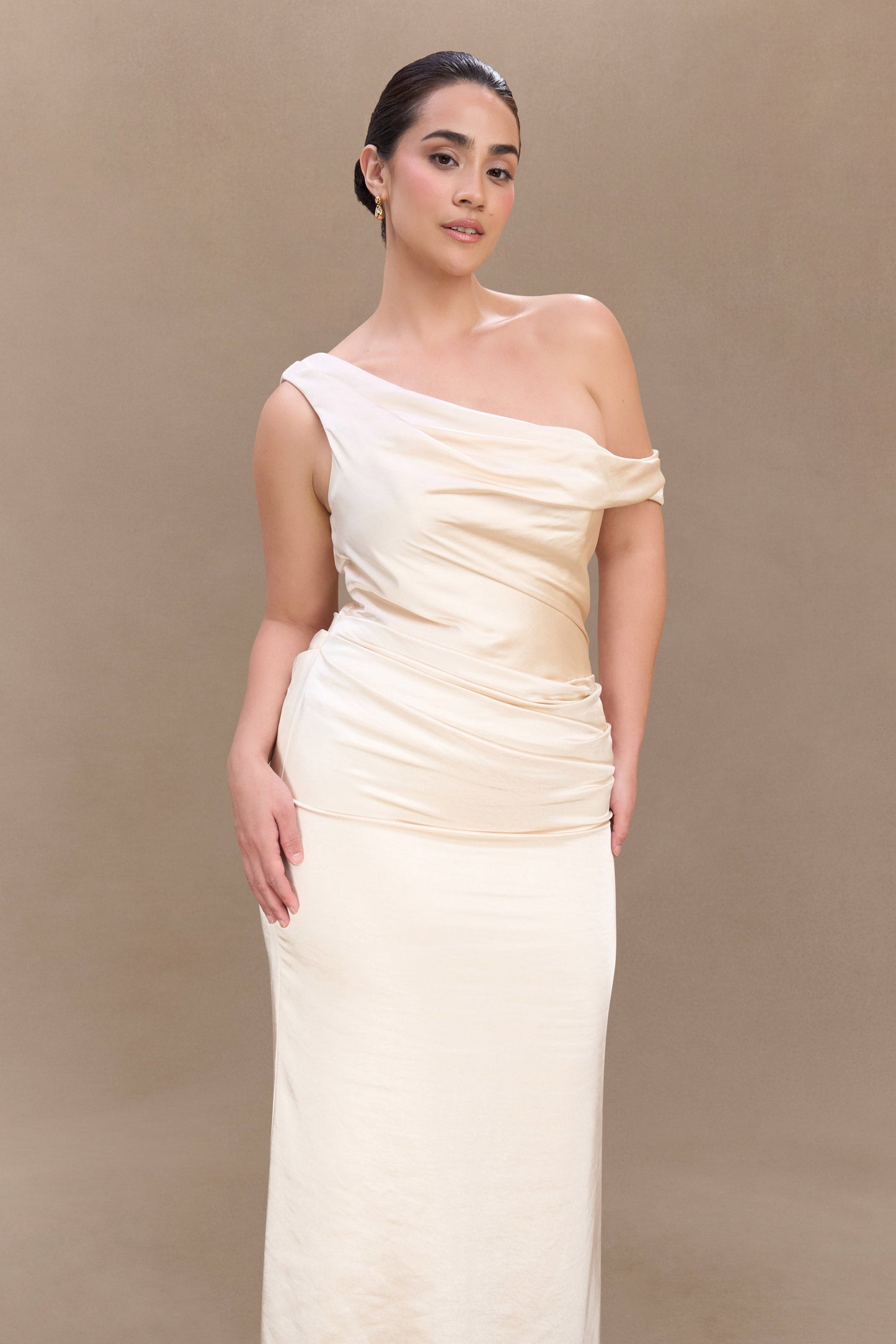 Robe longue satinée à épaules dénudées Dalia - Or rosé