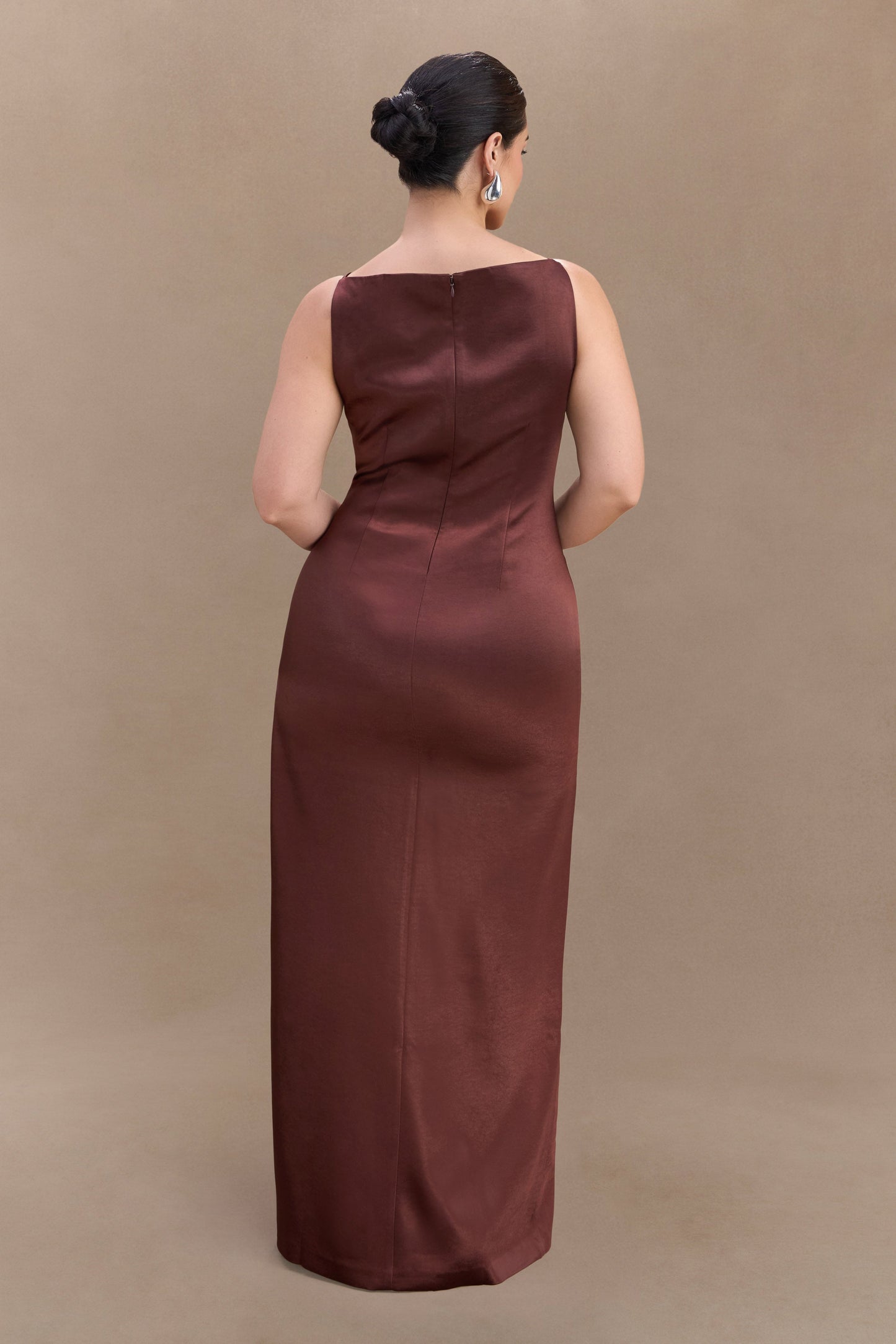 Violet Robe Maxi en Satin Sans Manches - Chocolat Noir