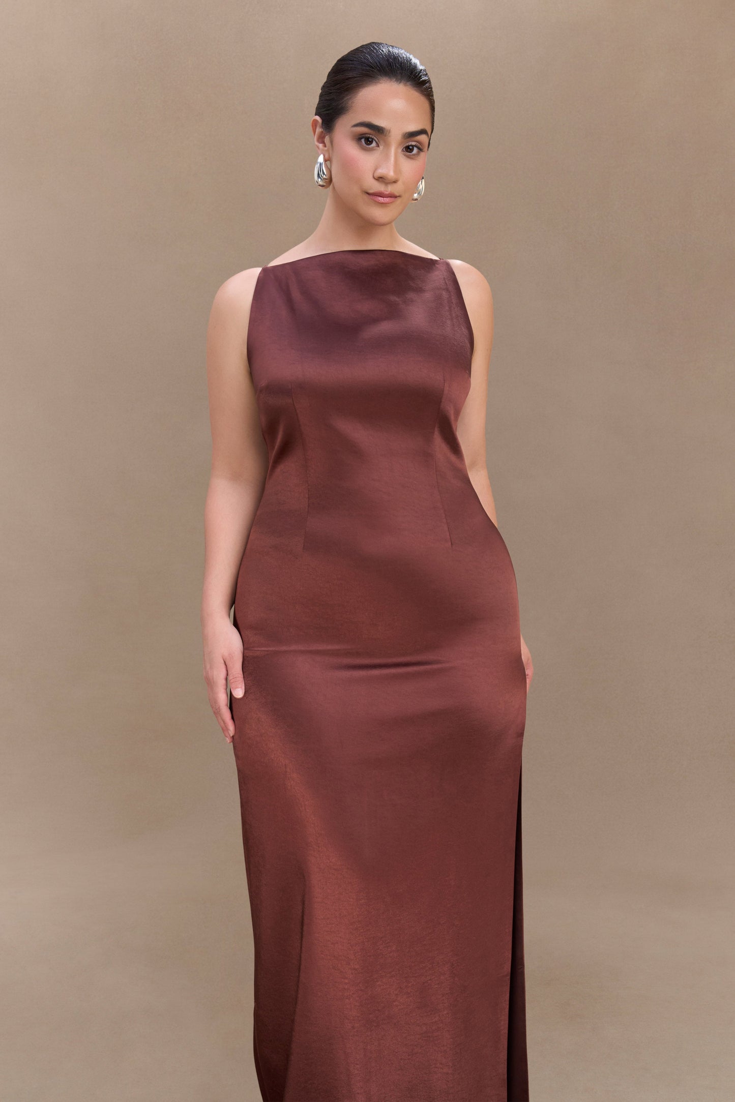 Violet Robe Maxi en Satin Sans Manches - Chocolat Noir