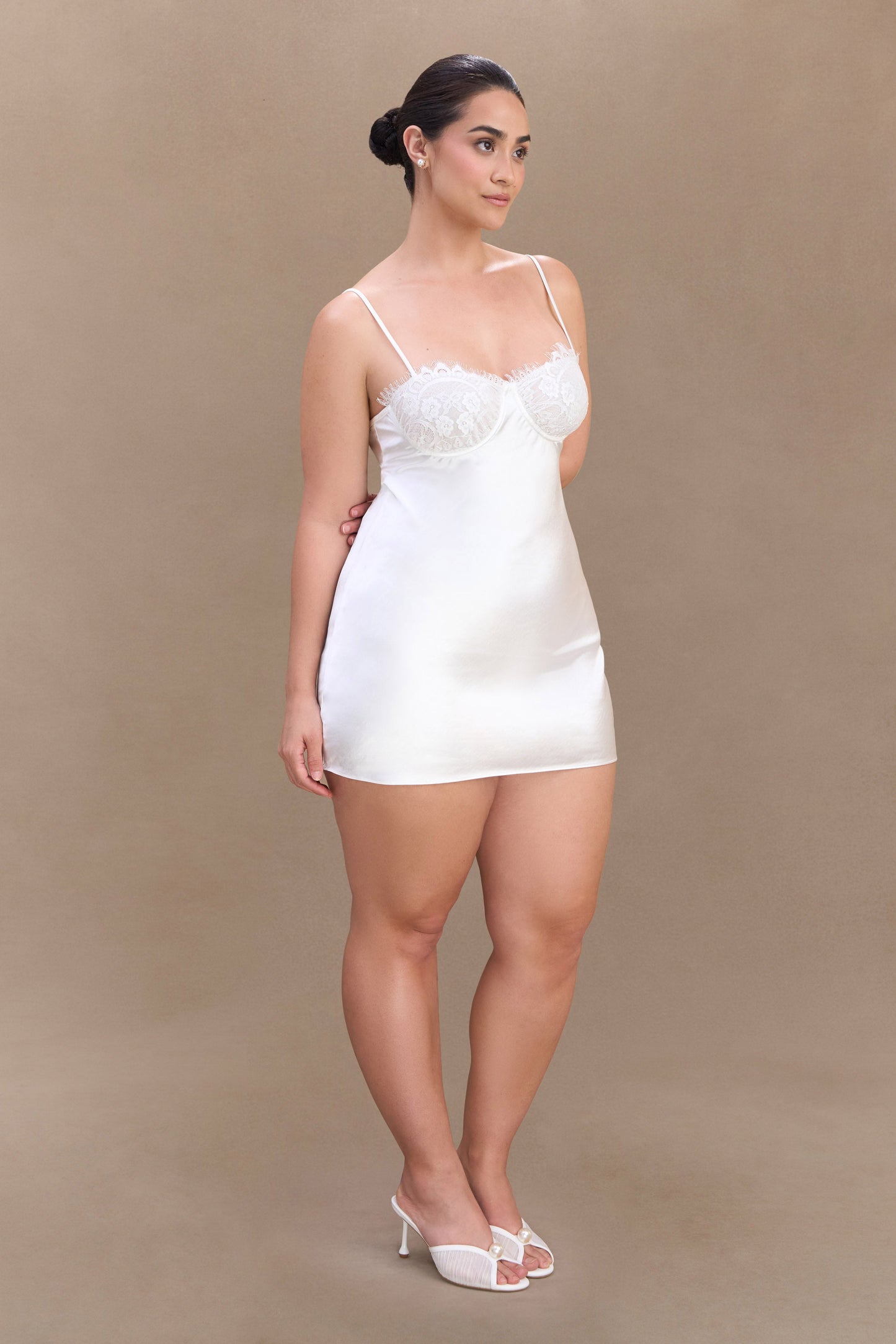 Mini-robe nuisette en satin Scarlett - Ivoire