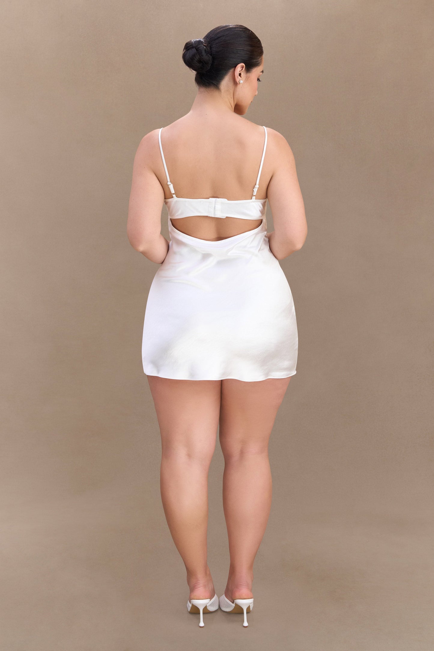 Mini-robe nuisette en satin Scarlett - Ivoire