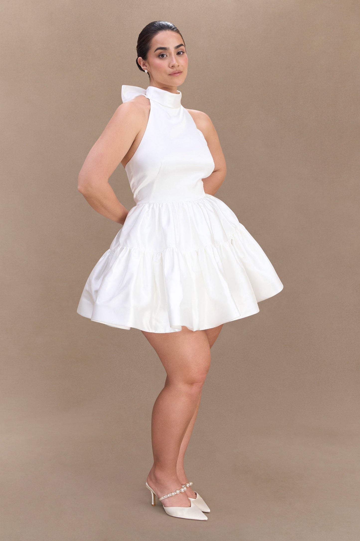 Mini-robe Dorota en satin avec décolleté halter - Blanc