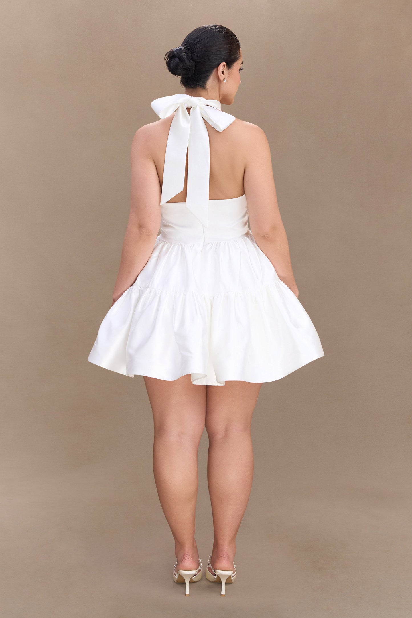 Mini-robe Dorota en satin avec décolleté halter - Blanc