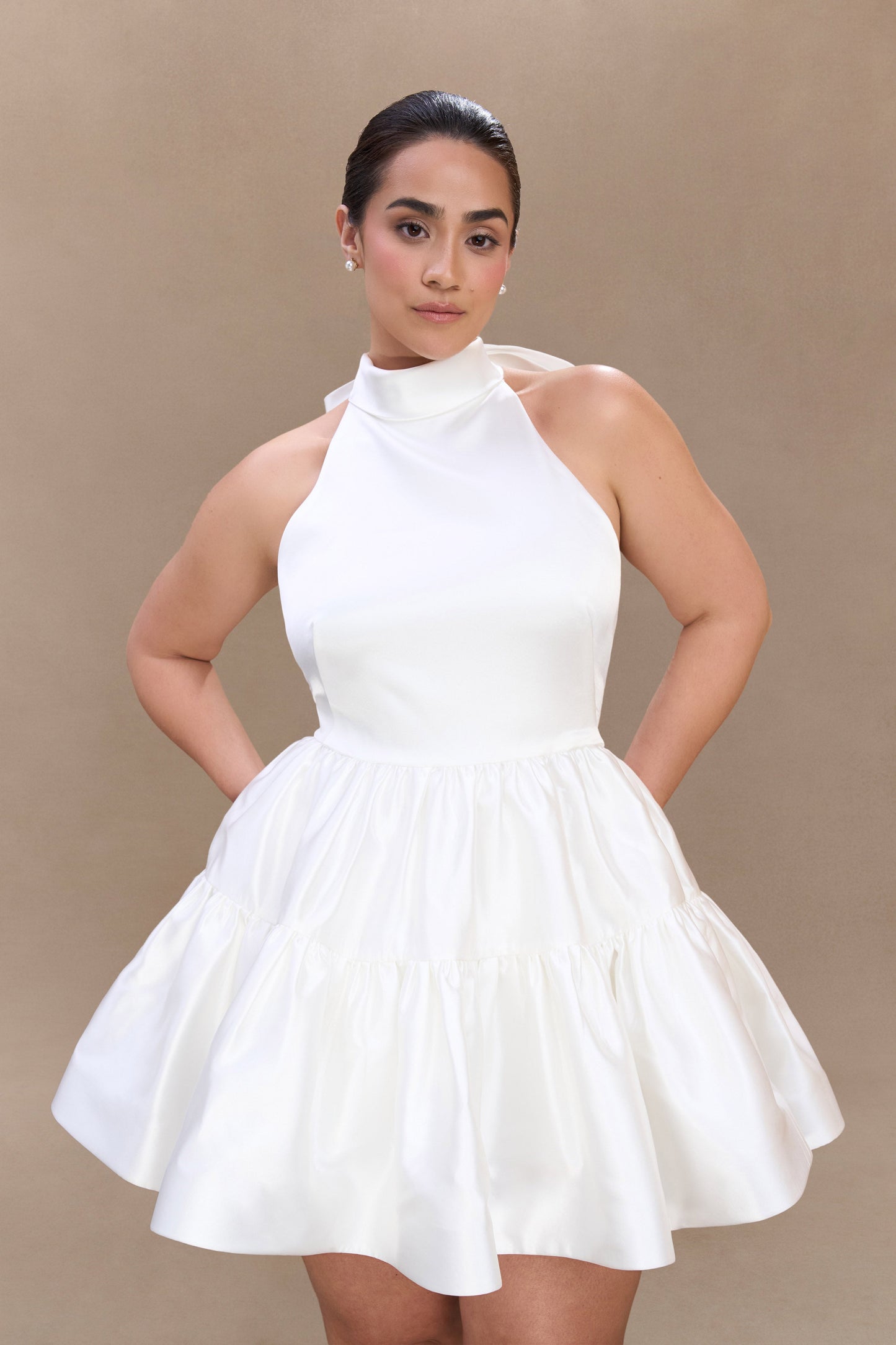 Mini-robe Dorota en satin avec décolleté halter - Blanc