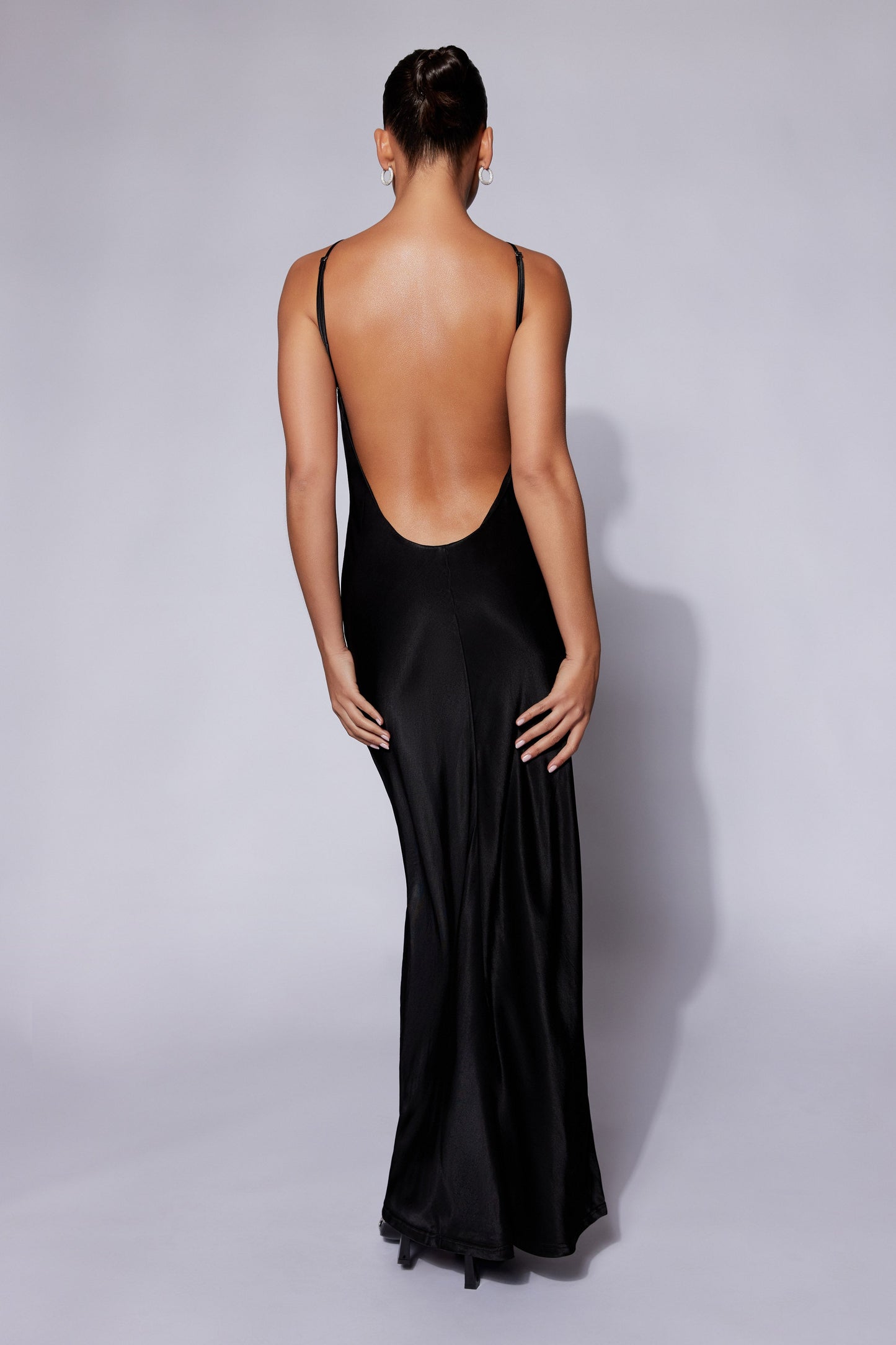 Robe Maxi en Satin à Découpes Lucia - Noire