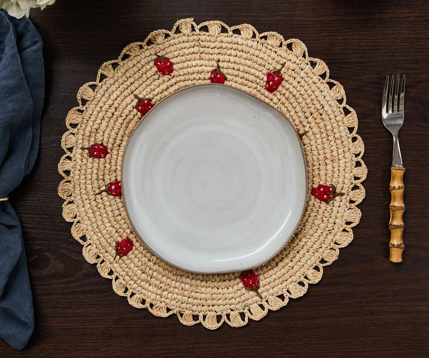 Set de table rond en raphia crocheté à la main avec motif fraise dispersée