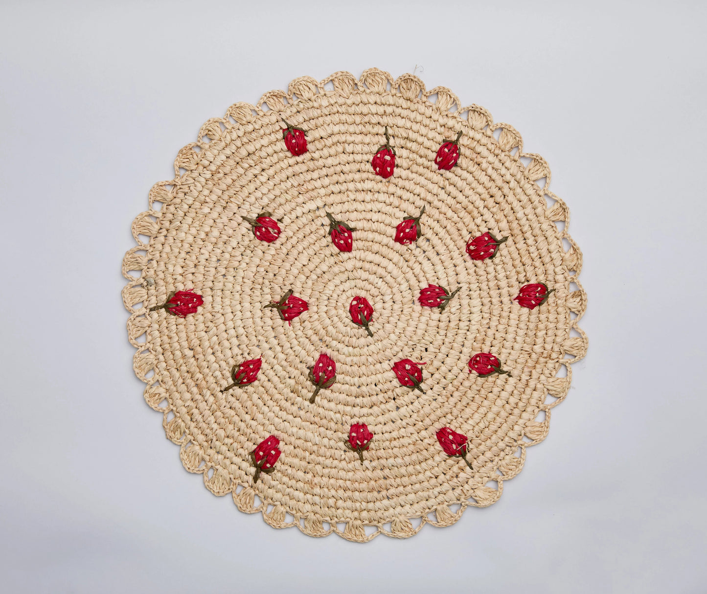 Set de table rond en raphia crocheté à la main avec motif fraise dispersée