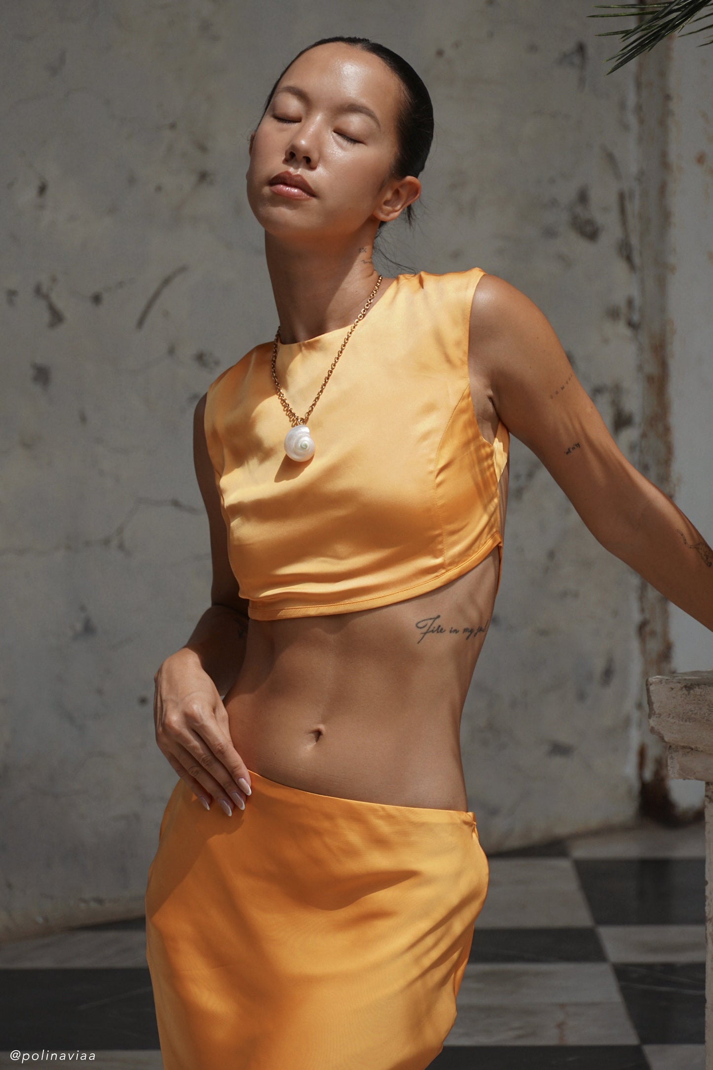 Top court sans manches en satin Viviana - Tangerine