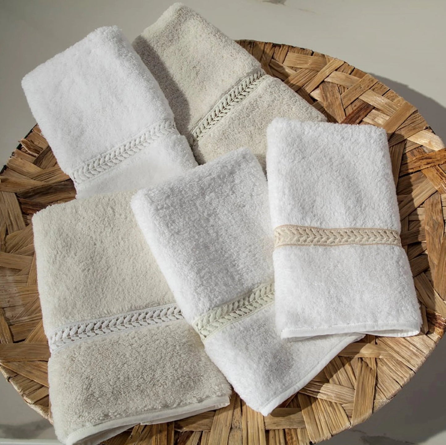 Serviette pour les doigts en forme de couronne