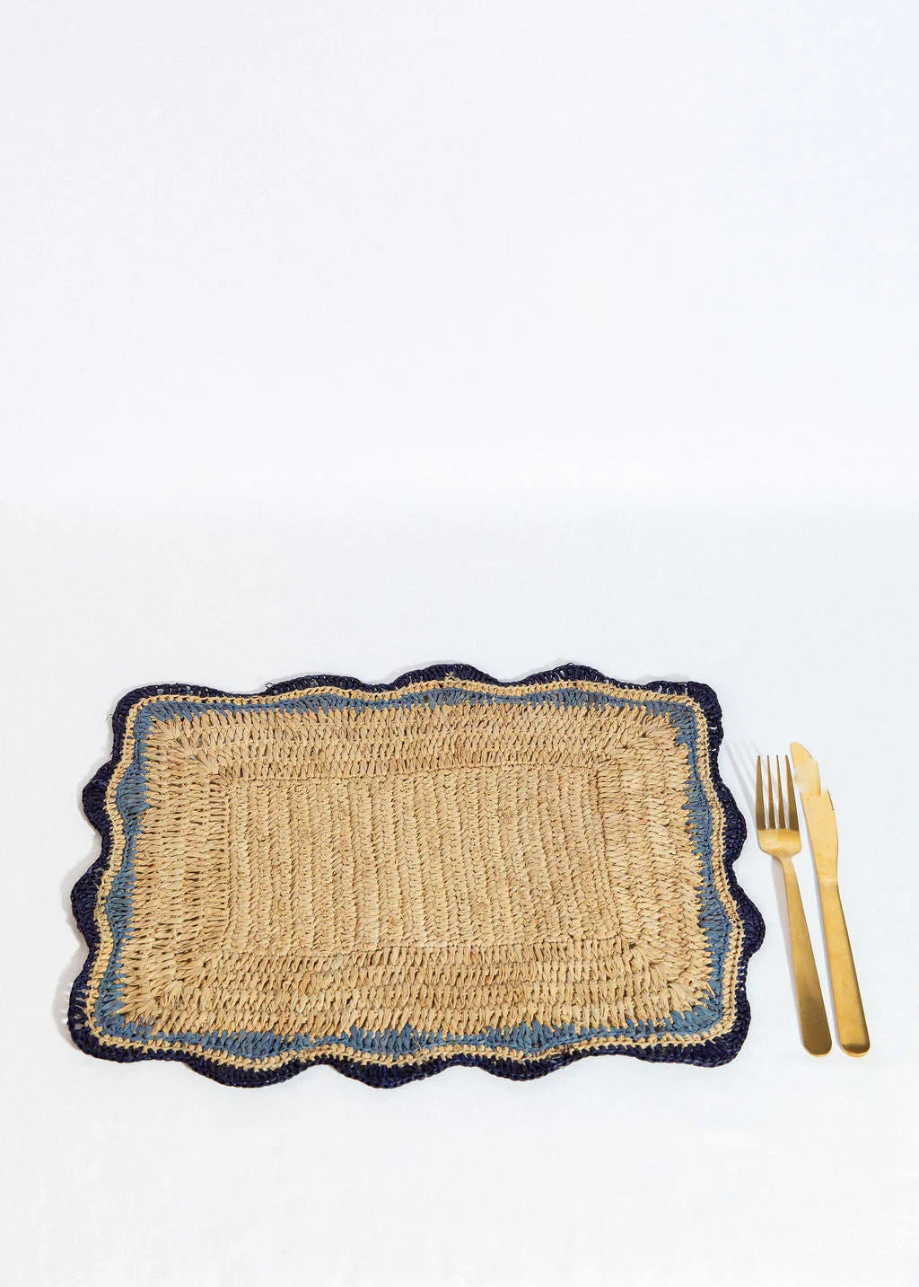 Sets de table Garden Party avec bords bleus, sets de table rectangulaires tissés à la main, set de table bohème en raphia naturel pour table à manger