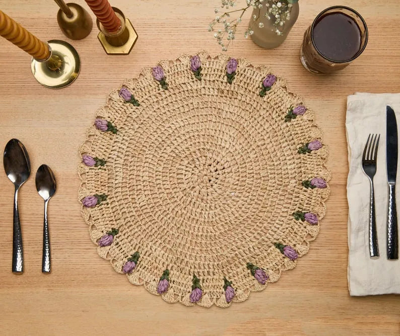 Set de table Tulipe Floral – Raphia crocheté à la main – Décoration de table printanière – Décoration de table de Pâques – Fait main par des artisans à Madagascar