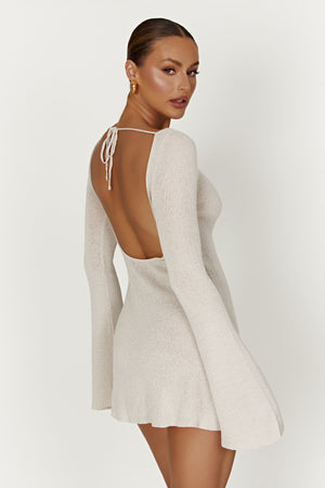 Robe mini en tricot à manches longues et dos ouvert Zahra - Gris