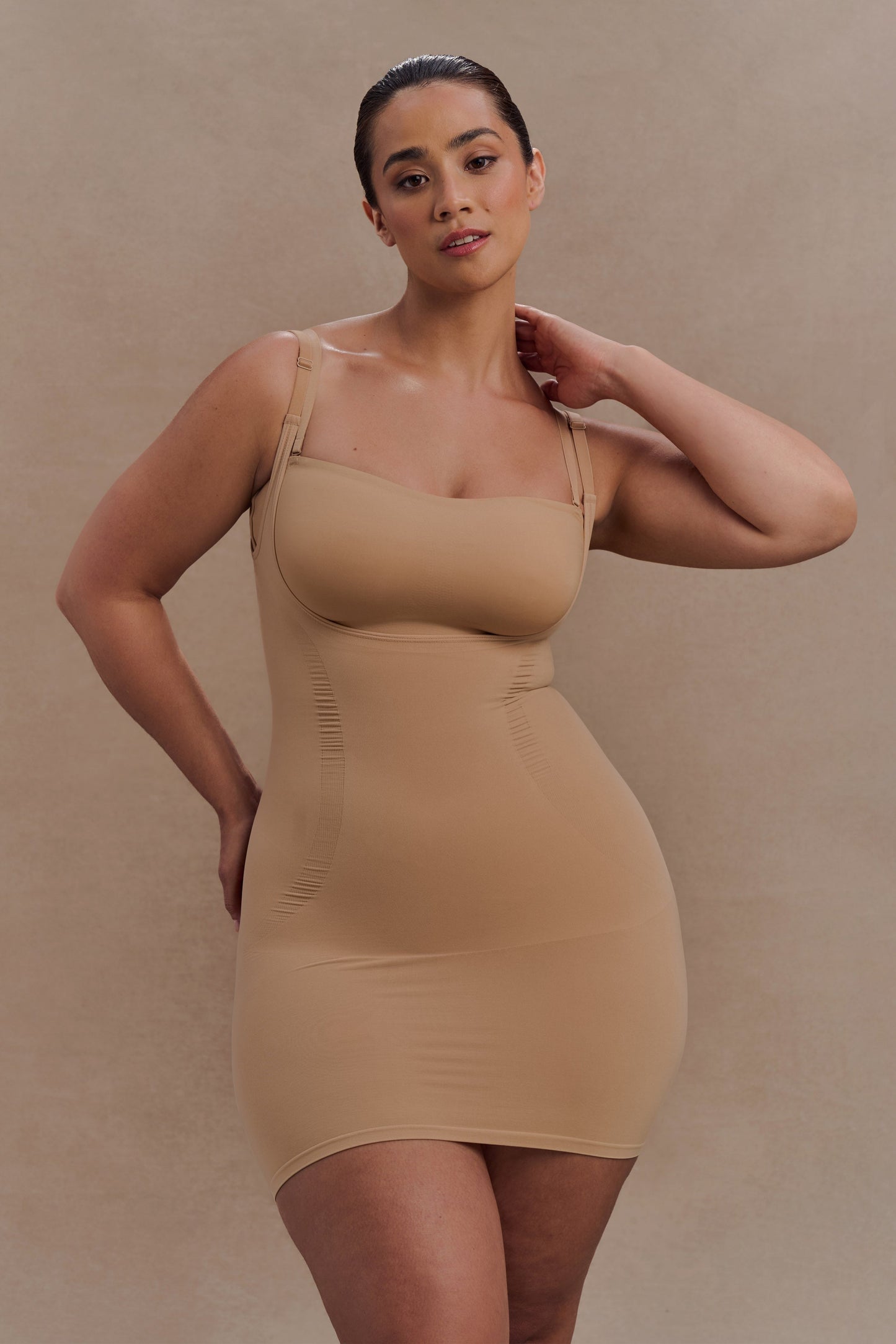 Jocelyn Mini-robe gainante sans dos - Beige