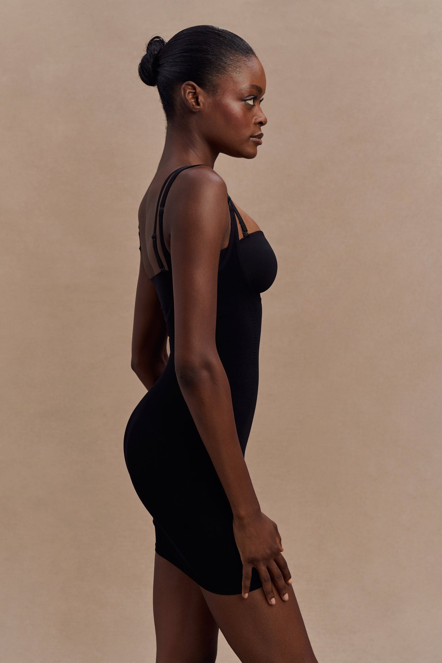 Jocelyn Mini-robe gainante sans dos - Noir