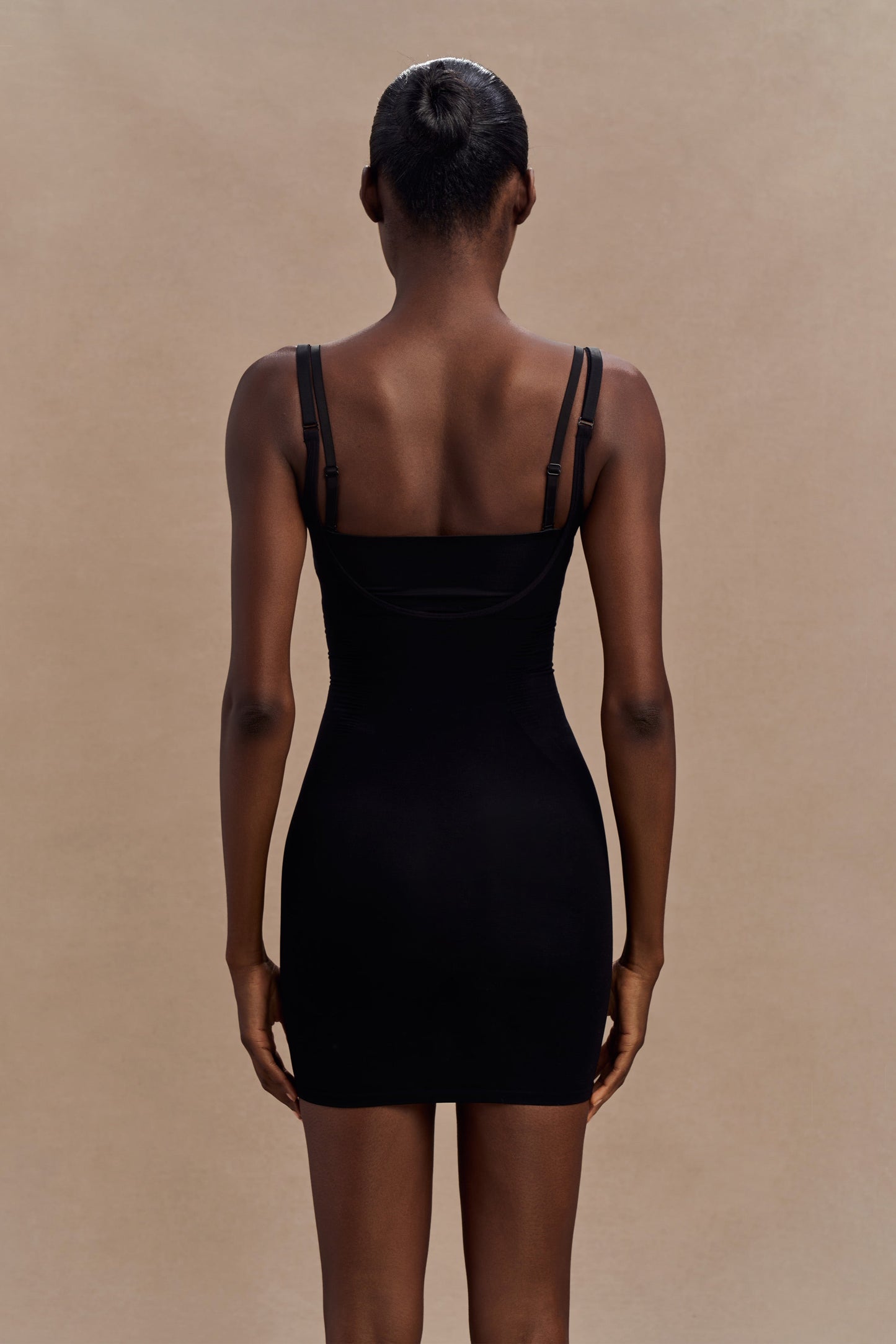 Jocelyn Mini-robe gainante sans dos - Noir