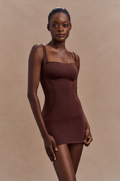 Jocelyn Mini-robe gainante sans dos - Espresso