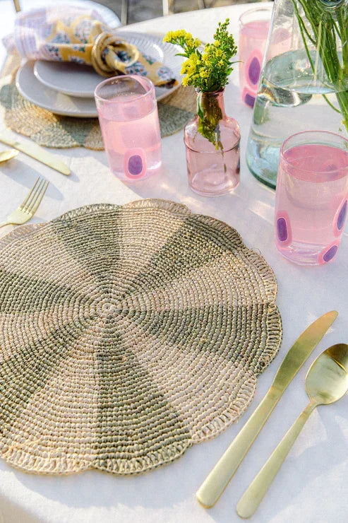 Set de table Pinwheel Olive, plateau en raphia