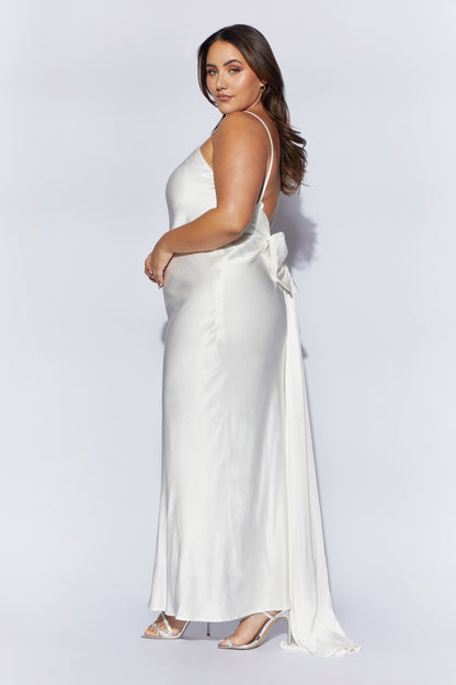 Robe Maxi Kailey à Décolleté dans le Dos avec Traîne à Ruban Amovible - Blanc