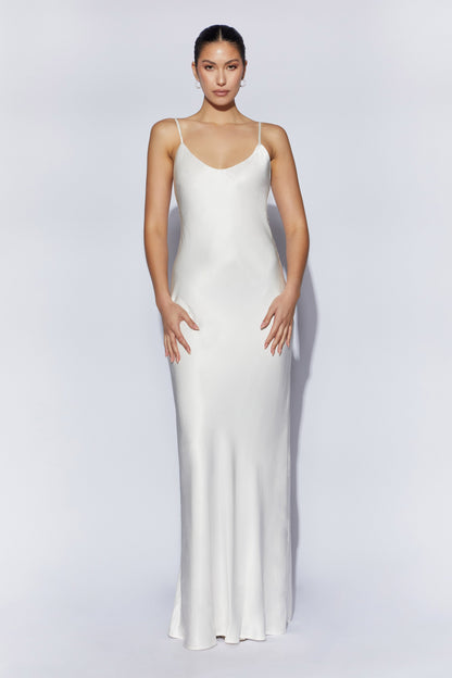 Robe Maxi Kailey à Décolleté dans le Dos avec Traîne à Ruban Amovible - Blanc