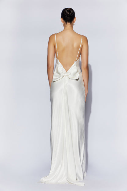 Robe Maxi Kailey à Décolleté dans le Dos avec Traîne à Ruban Amovible - Blanc