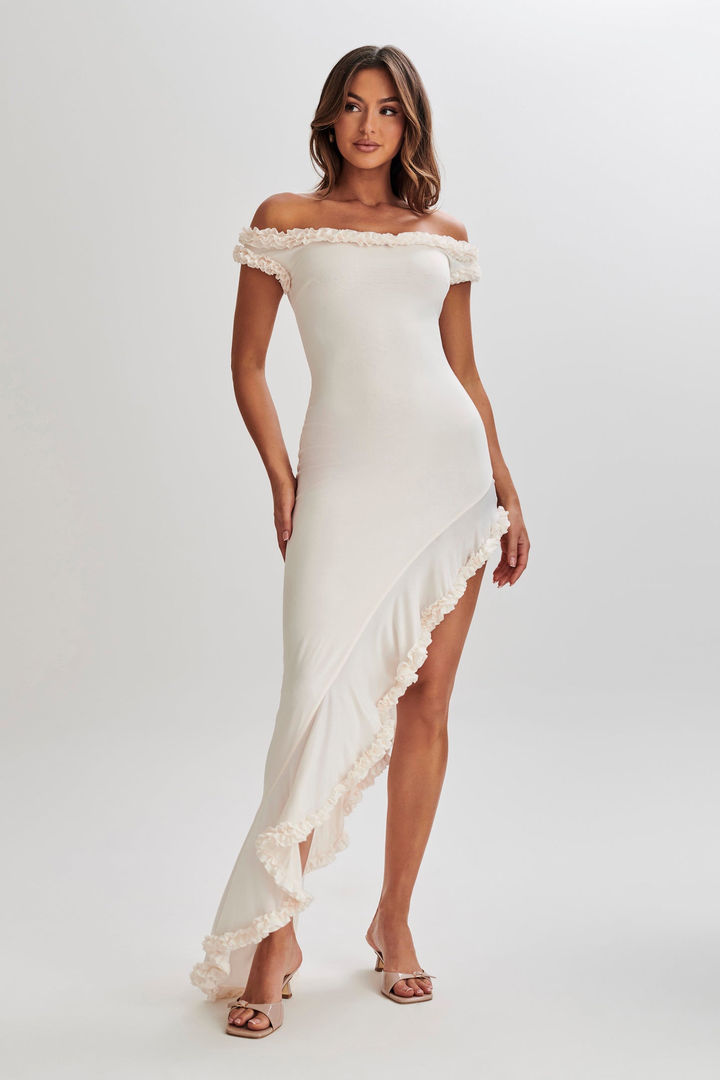 Robe midi à volants et épaules dénudées Arielle - Ivoire