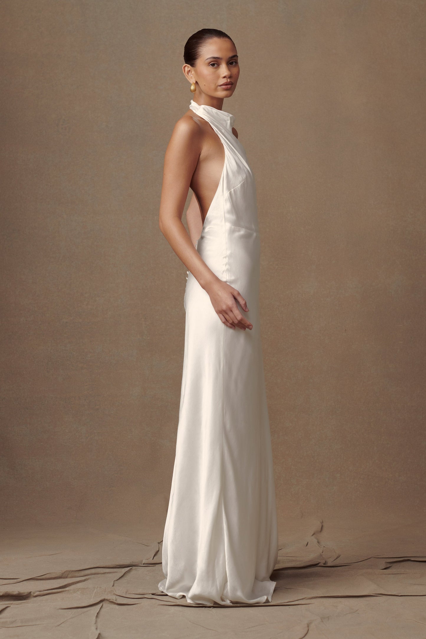 Robe longue Esther en satin irisé à col châle - Ivoire
