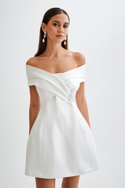 Mini-robe satinée Evita à épaules dénudées - Blanche