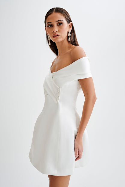 Mini-robe satinée Evita à épaules dénudées - Blanche