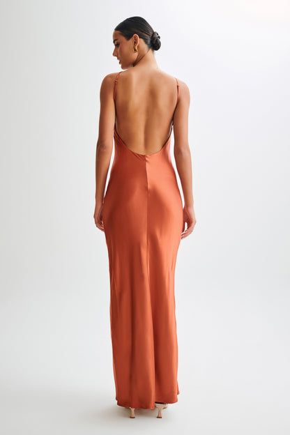 Robe longue en satin Lucia avec découpes - Orange brûlé