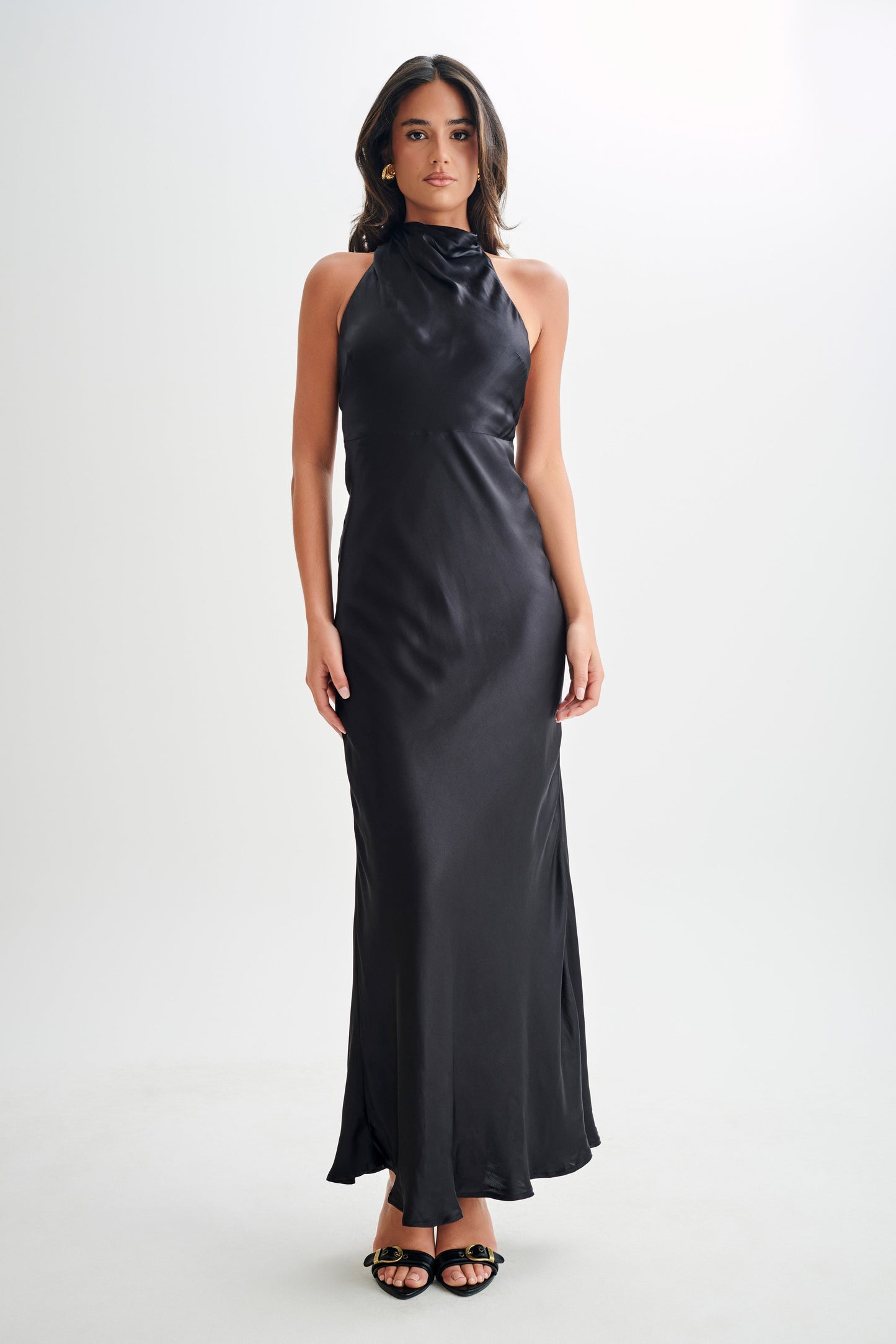 Robe longue satinée irisée à col montant Esther - Noir