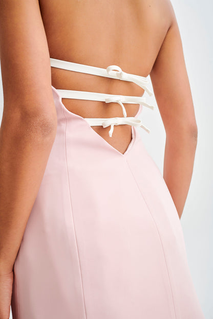 Mini-robe sans bretelles à nœud dans le dos Neeka - Rose