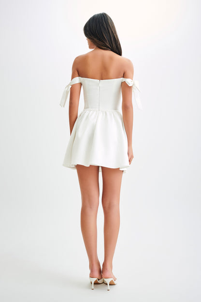 Mini-robe en satin Rita avec manches à nœud - Blanc