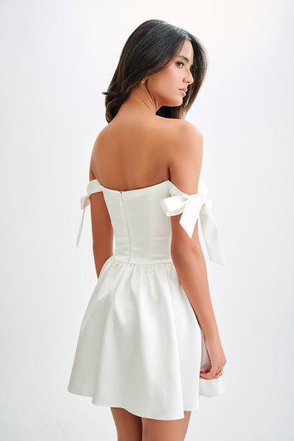 Mini-robe en satin Rita avec manches à nœud - Blanc