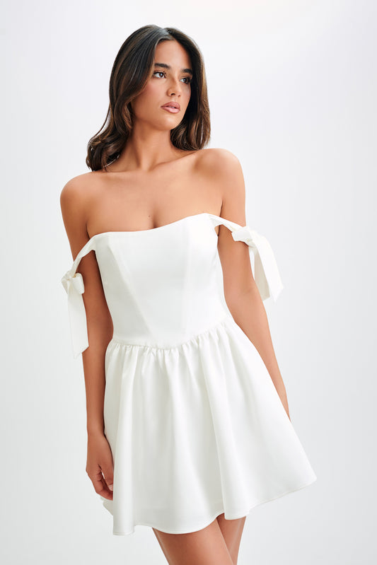 Mini-robe en satin Rita avec manches à nœud - Blanc
